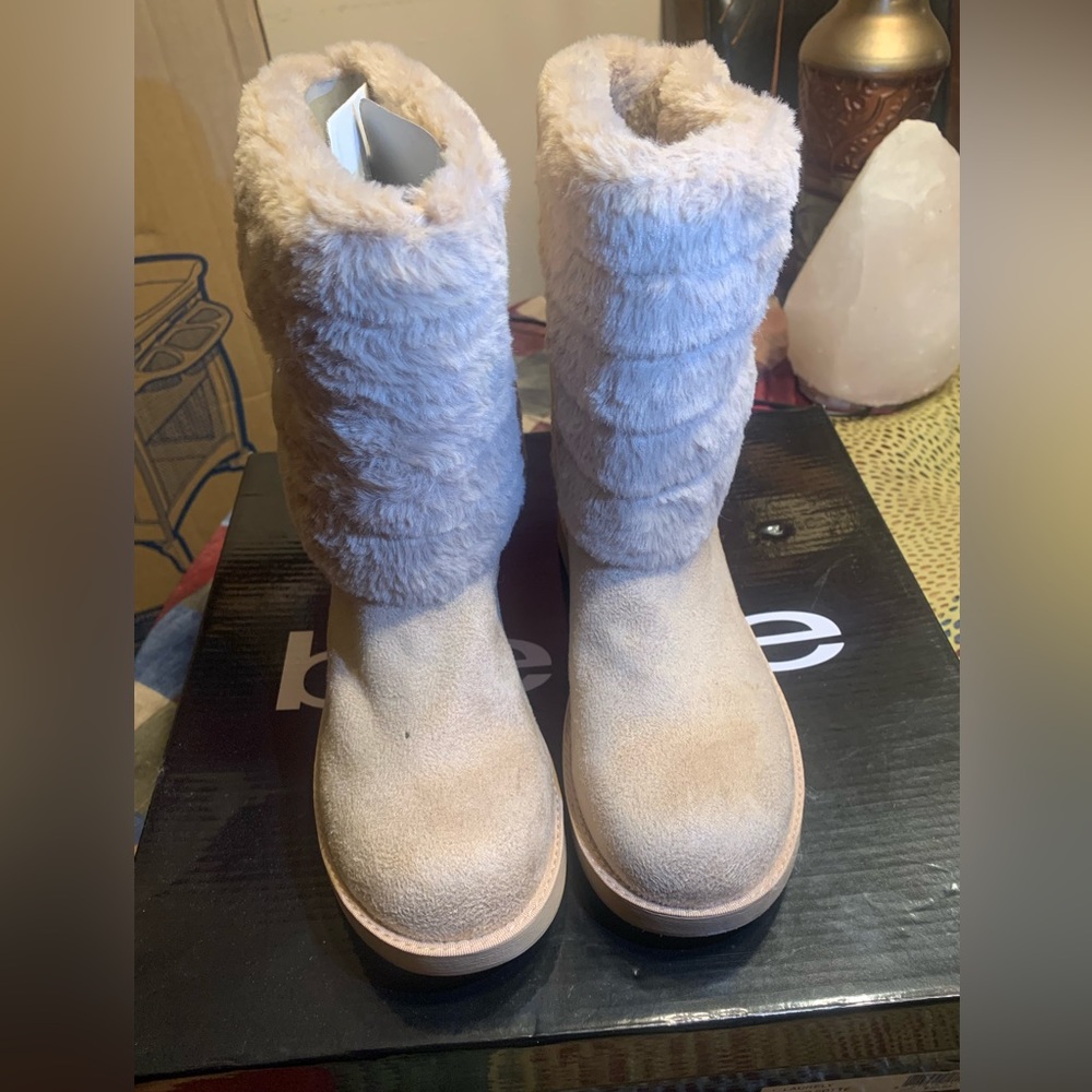 New in the box Tan Bebe fur boots sz 6